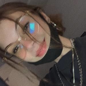 Meet your Posher, Zoe